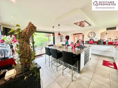 Propriété - 390 m² - 8 pièces