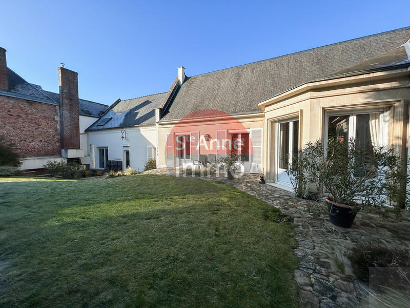 Maison - 280 m² - 9 pièces