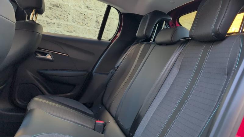 Peugeot 208 II 136 50 kWh Allure Business - Entretien constructeur