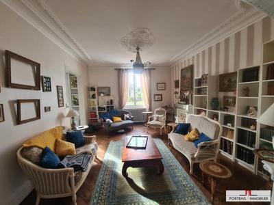 Propriété - 345 m² - 8 pièces