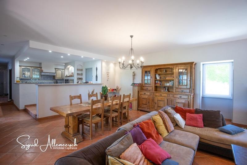 Maison - 345 m² - 10 pièces