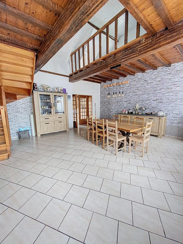 Maison - 220 m² - 9 pièces