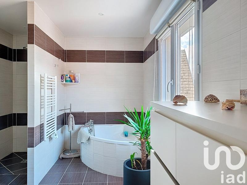 Maison - 220 m² - 6 pièces