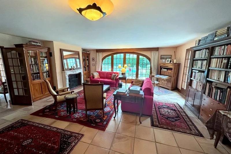 Propriété - 230 m² - 7 pièces