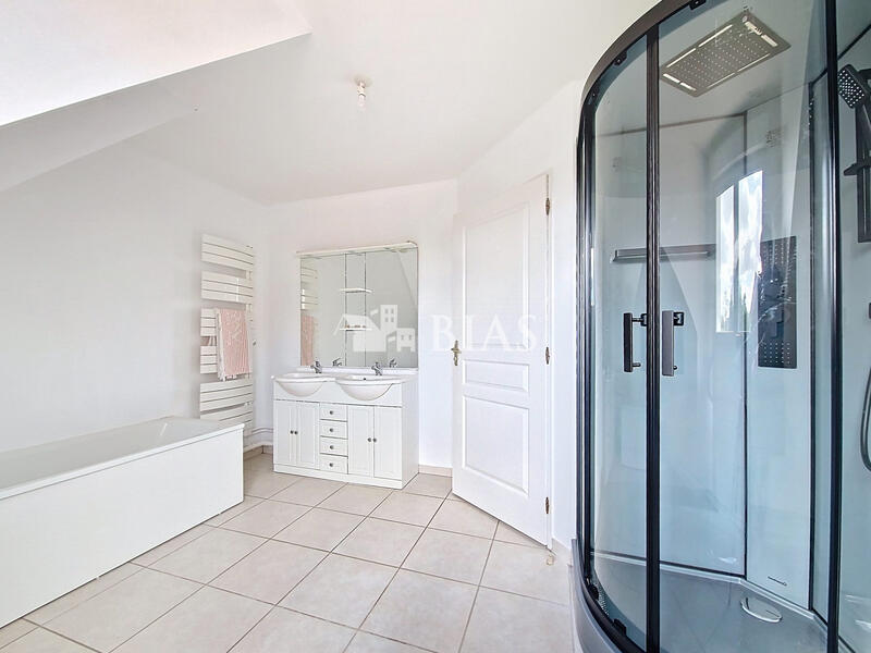 Maison contemporaine - 243 m² - 6 pièces