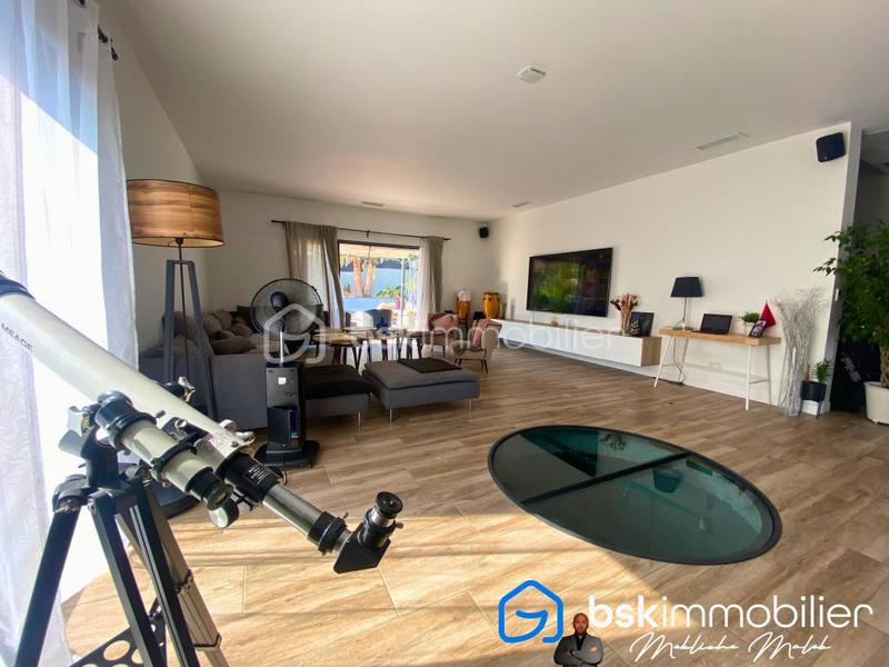 Maison - 250 m² - 6 pièces