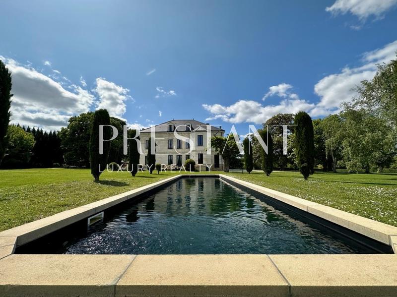 Maison - 655 m² - 14 pièces