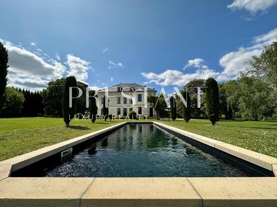 Maison - 655 m² - 14 pièces