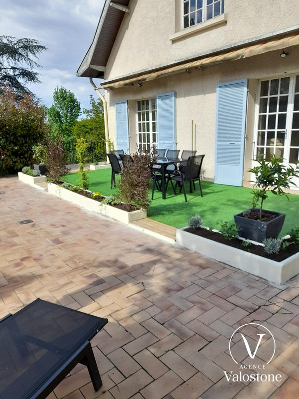 Maison - 205 m² - 5 pièces