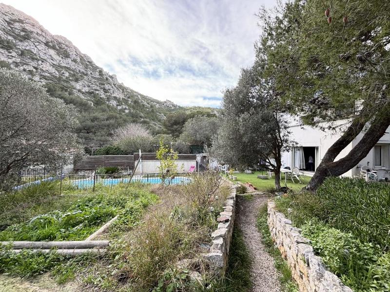 Propriété - 93 m² - 4 pièces