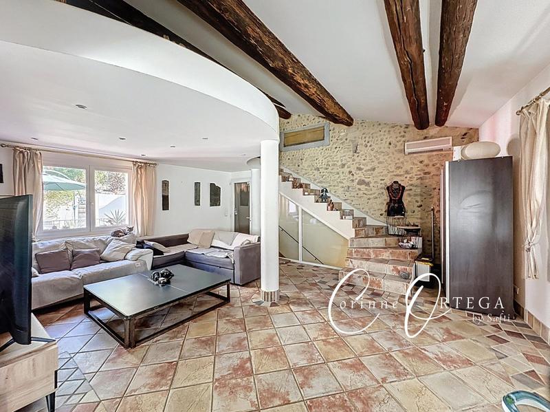 Maison - 220 m² - 7 pièces