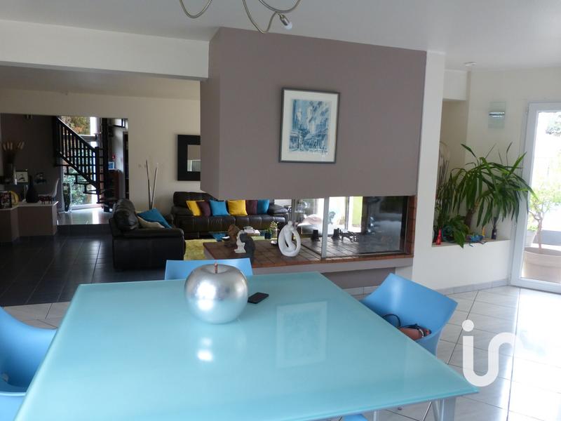 Maison - 210 m² - 9 pièces