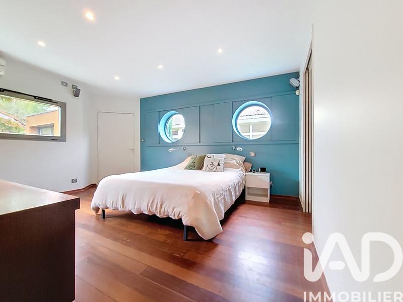 Maison - 216 m² - 6 pièces