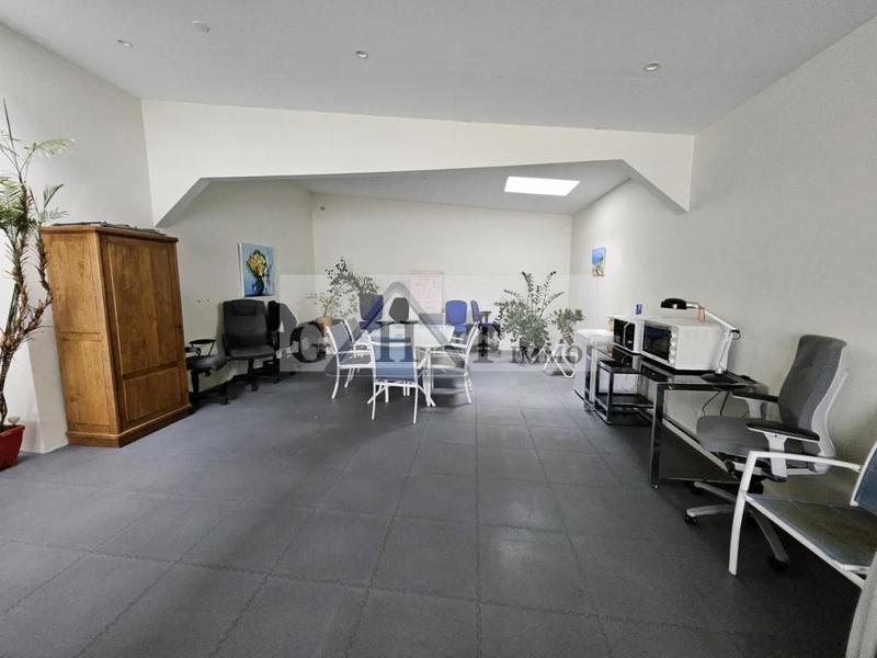 Entrepôt - 2 352 m²