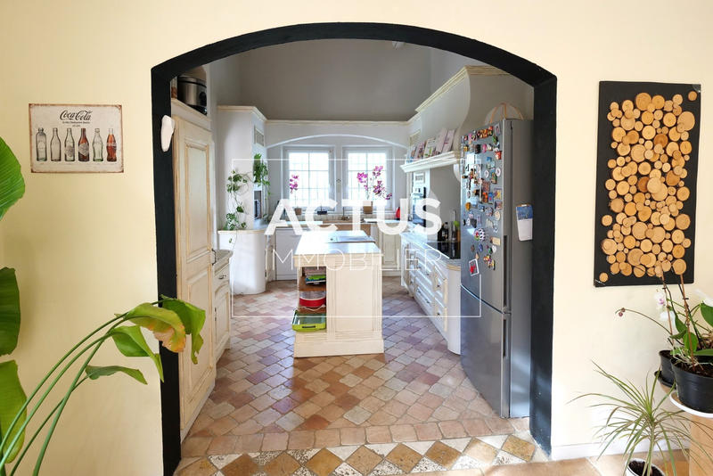 Maison - 213 m² - 7 pièces