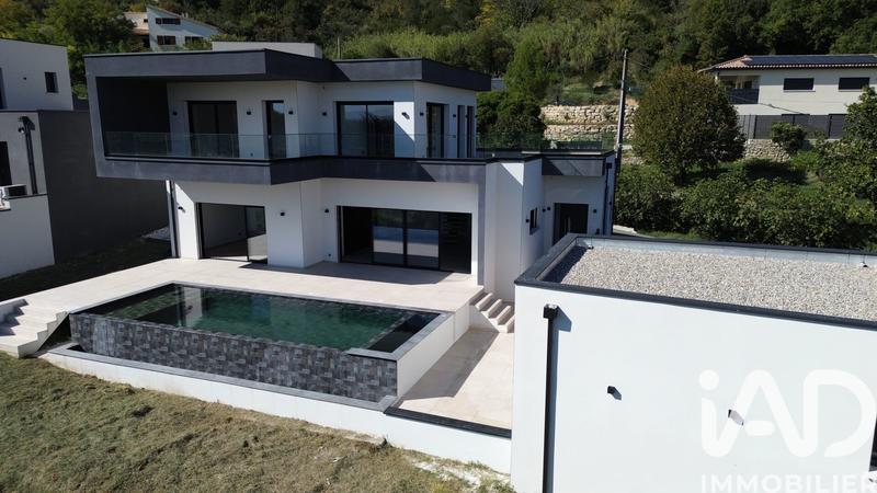 Maison - 182 m² - 5 pièces