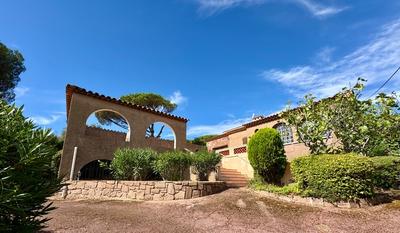 Maison - 240 m² - 9 pièces