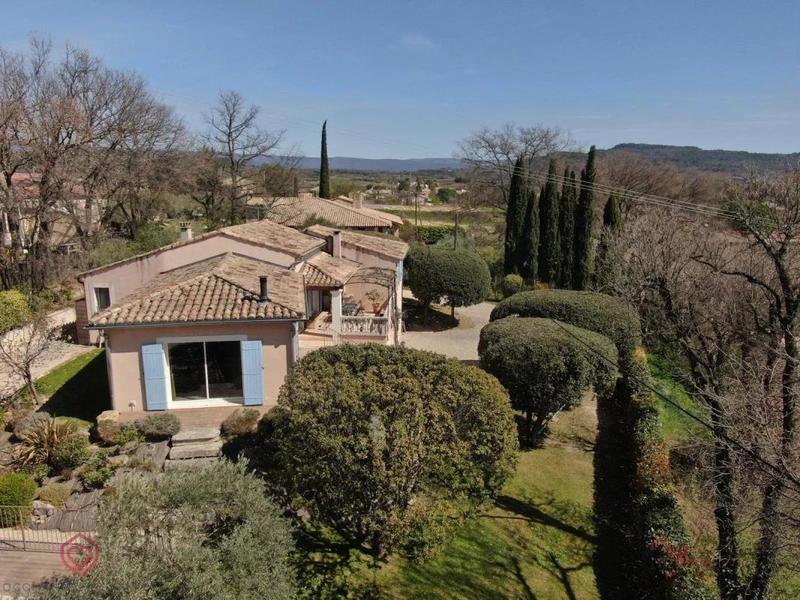 Villa - 270 m² - 8 pièces