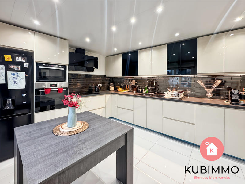 Maison - 96 m² - 5 pièces