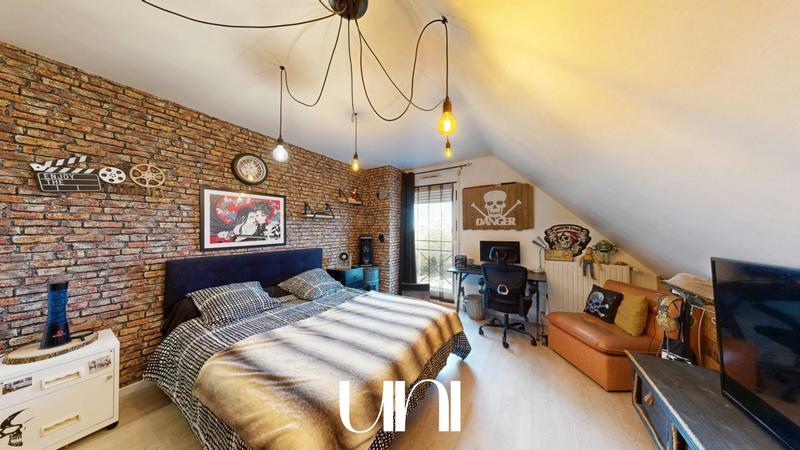 Maison - 220 m² - 10 pièces