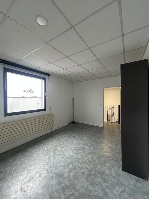 Local commercial - 215 m²