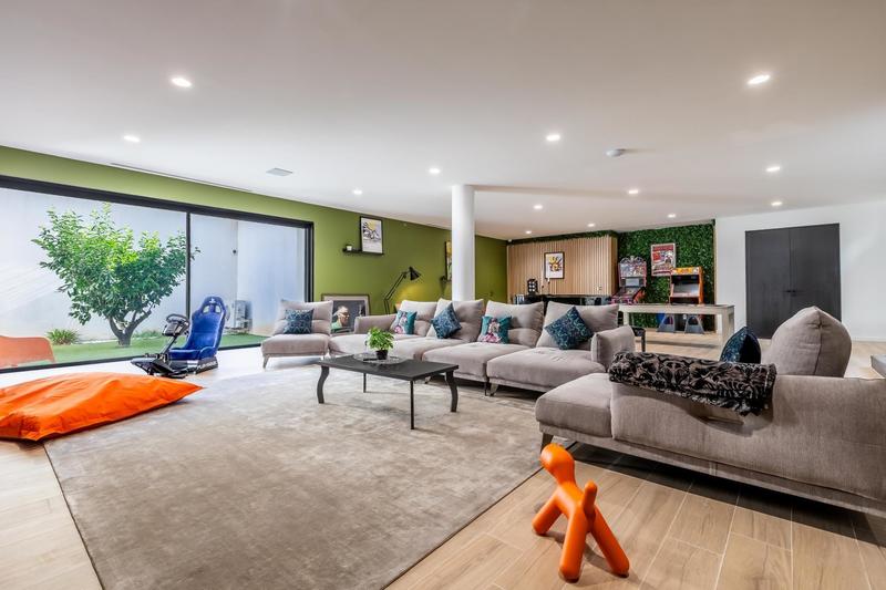 Villa - 1 300 m² - 10 pièces