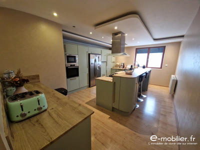 Maison traditionnelle - 190 m² - 6 pièces