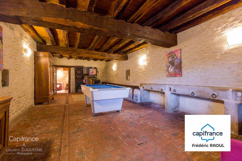 Maison - 240 m² - 8 pièces