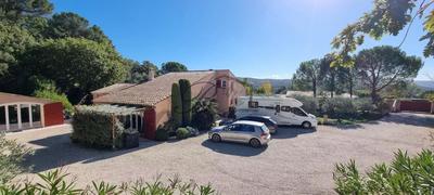 Villa - 215 m² - 8 pièces