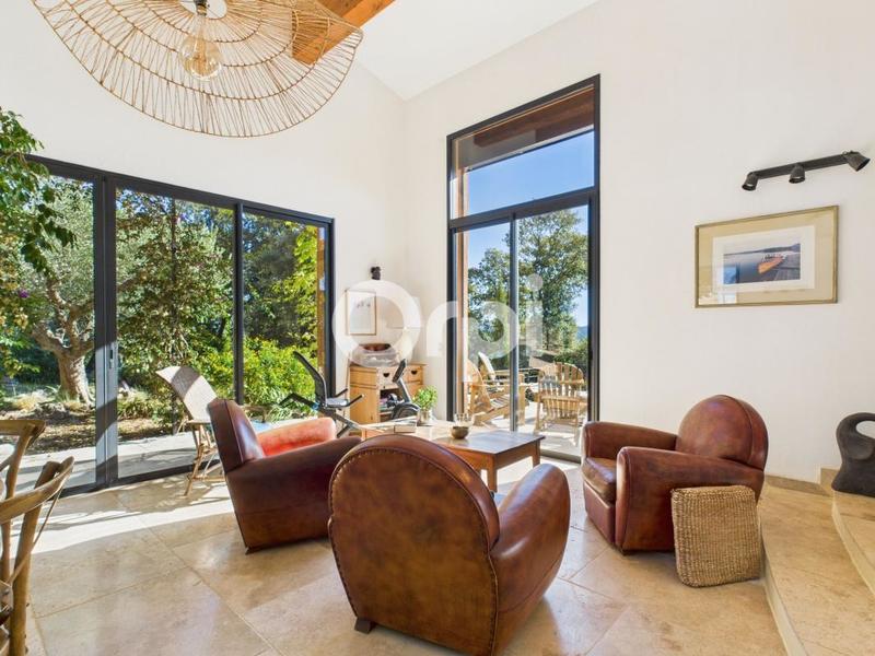 Villa - 218 m² - 5 pièces