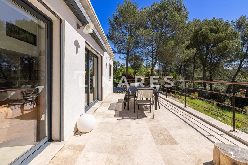 Maison - 215 m² - 6 pièces