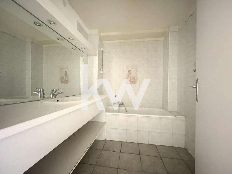 Appartement - 106 m² - 6 pièces