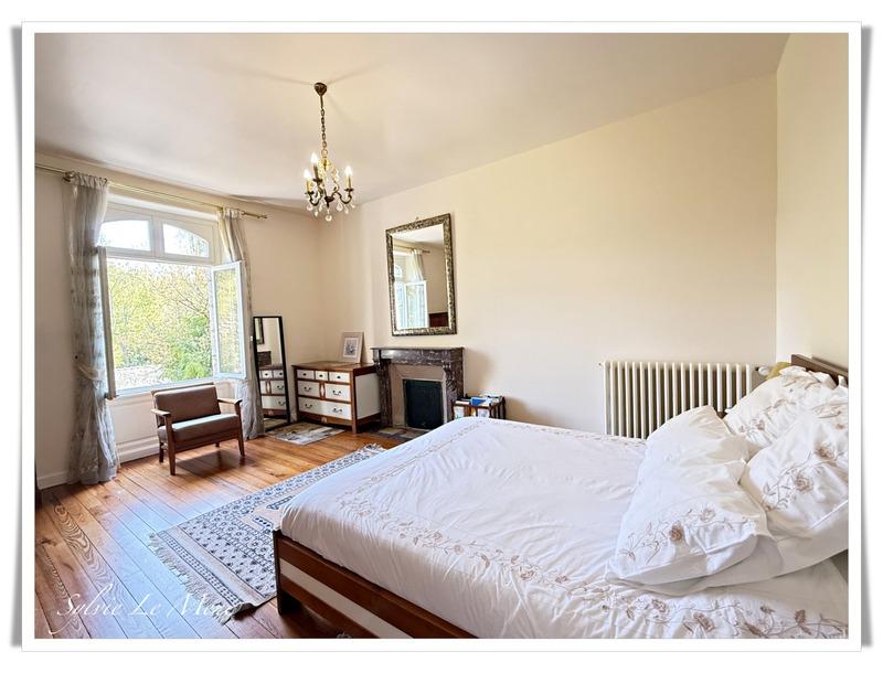 Maison - 290 m² - 12 pièces