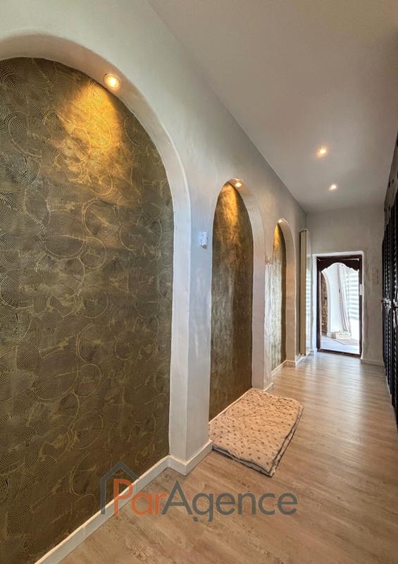 Maison - 246 m² - 6 pièces