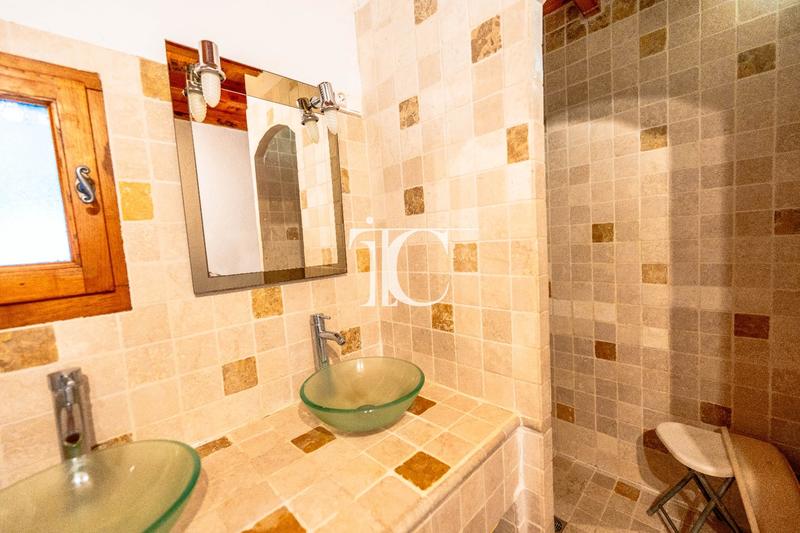 Maison - 324 m² - 13 pièces