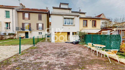 Maison - 93 m² - 5 pièces