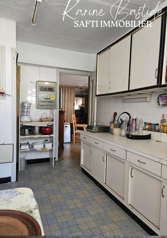 Maison - 280 m² - 16 pièces