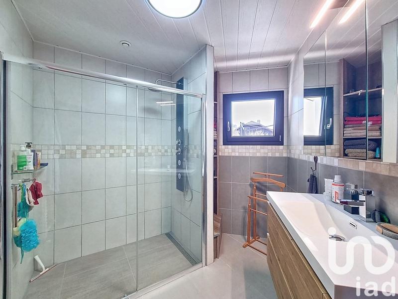 Maison - 198 m² - 9 pièces