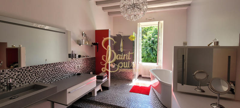 Maison - 300 m² - 7 pièces