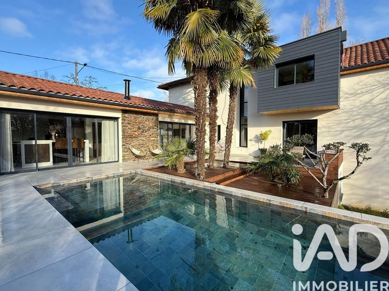 Maison - 205 m² - 6 pièces