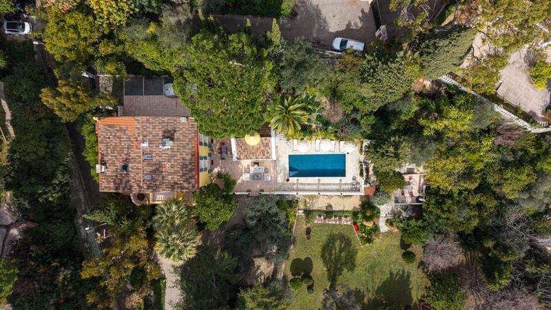 Propriété - 350 m² - 7 pièces