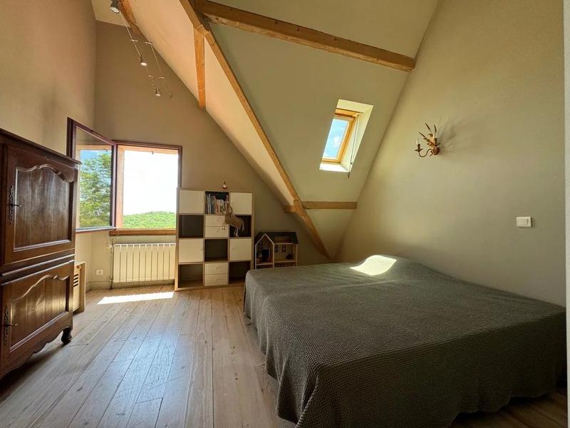 Propriété - 207 m² - 6 pièces