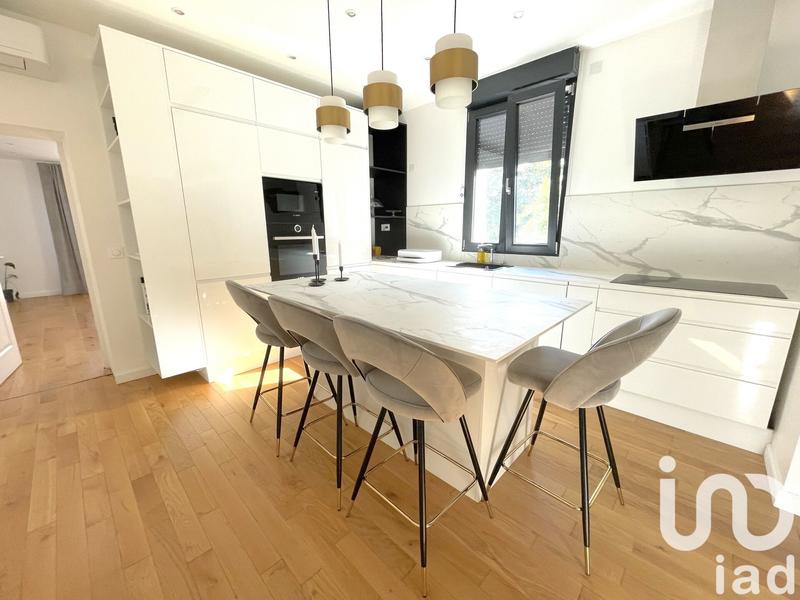 Maison - 197 m² - 7 pièces