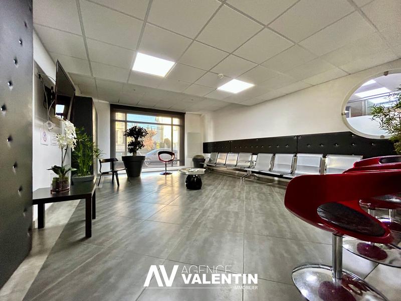 Local commercial - 398 m² - 8 pièces