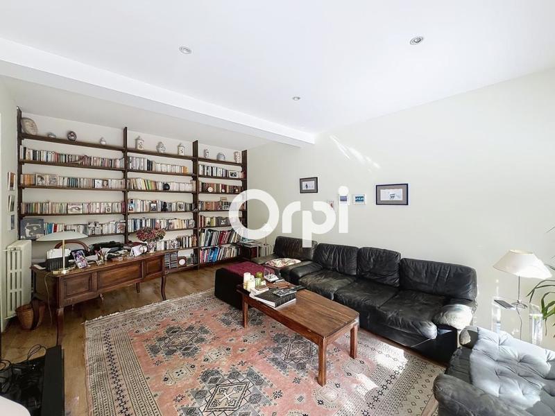 Maison - 245 m² - 9 pièces