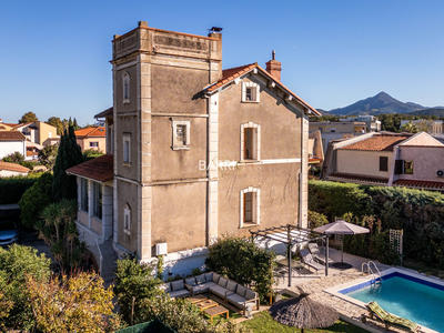 Maison - 224 m² - 7 pièces