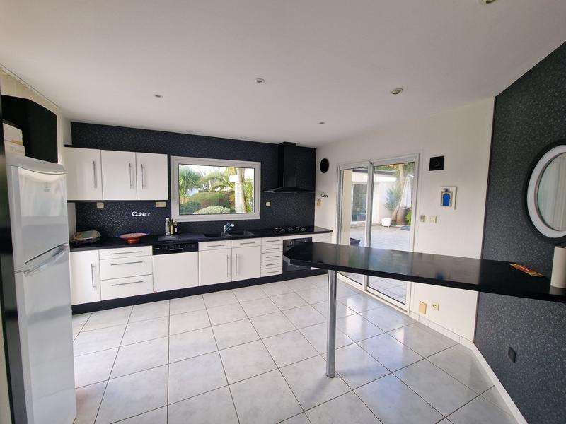 Maison contemporaine - 212 m² - 6 pièces