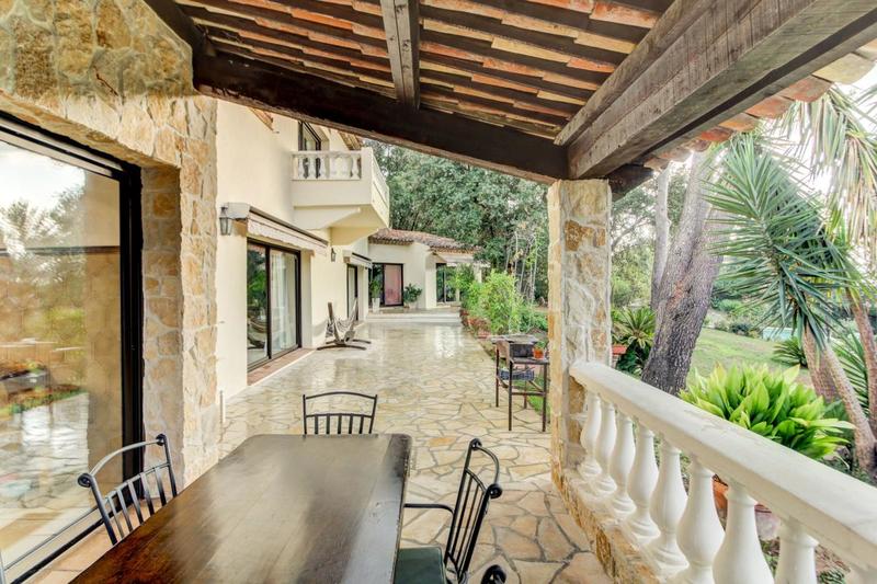 Propriété - 659 m² - 8 pièces