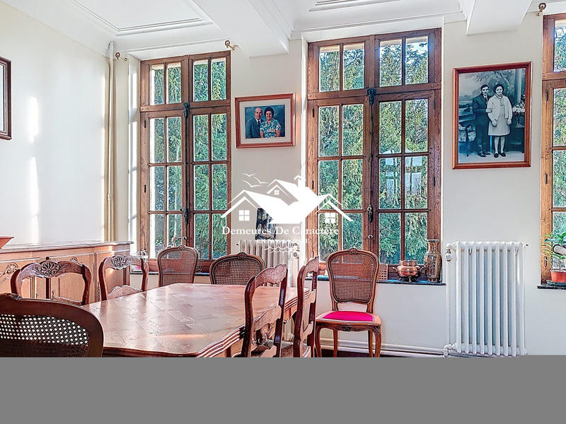 Maison - 297 m² - 6 pièces