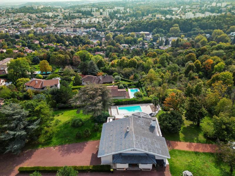 Maison - 343 m² - 6 pièces